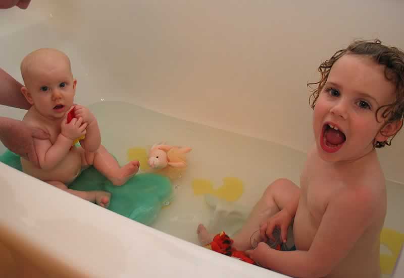 This is the first time that Olivia had a bath with her big sister Ashlynn- About 2 months ago.